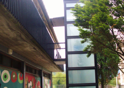 Instalación de ascensor en Centro Social y edificio del Polideportivo Gardea, Llodio / Laudio, Araba